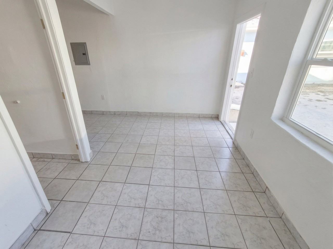 625 W Avenue A #5 - Photo 6 of 8