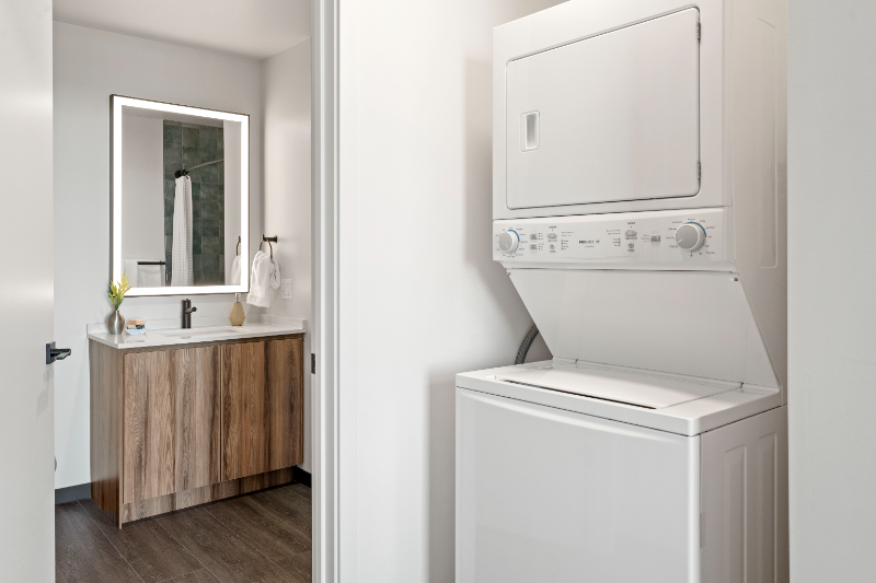 145 N Ashland Ave - Photo 4 of 11