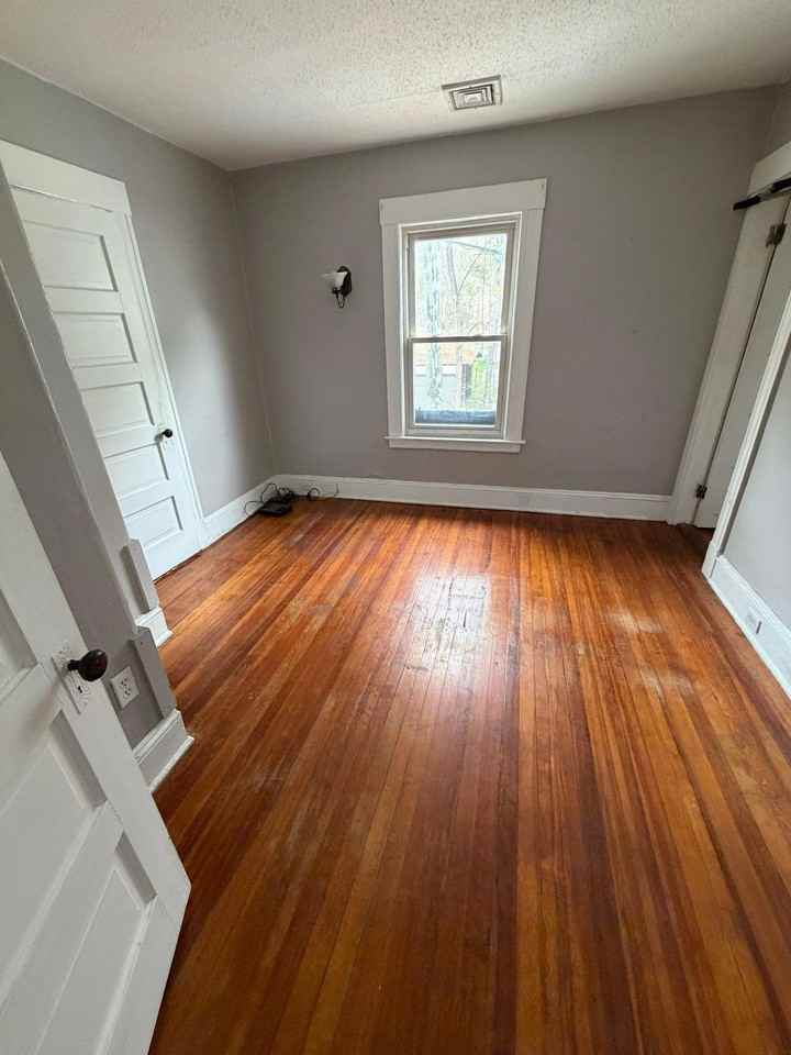 92 Valley St - Photo 3 of 3