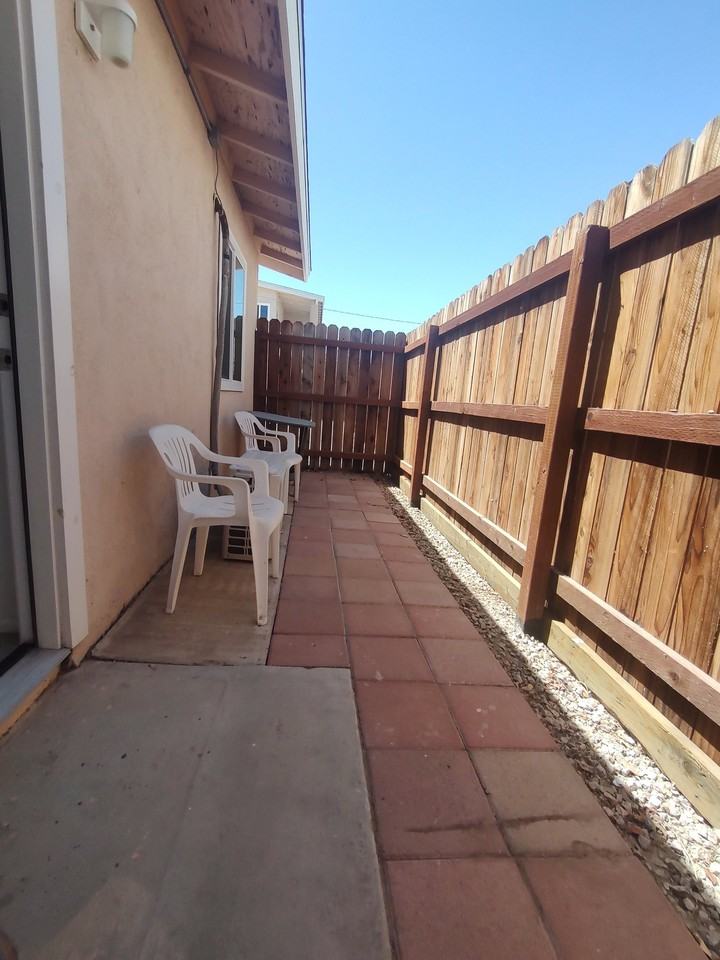 530 W Murphy St - Photo 2 of 7