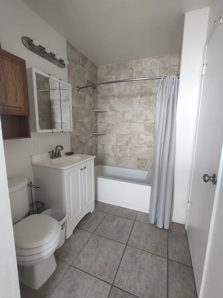 530 W Murphy St - Photo 3 of 7