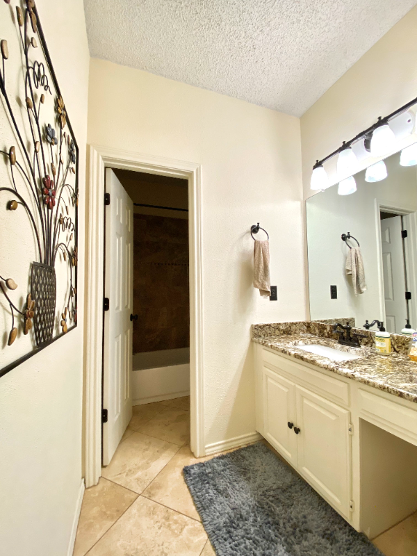 1405 Ridgemoor Ln - Photo 3 of 15
