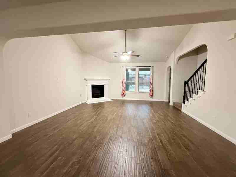 565 Lindisfarne Ln - Photo 5 of 24