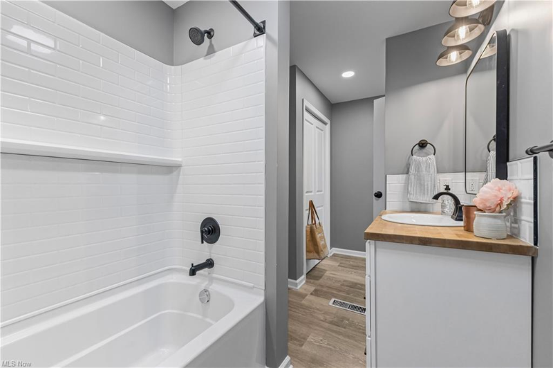 1632 Holmden Ave #4 - Photo 3 of 6