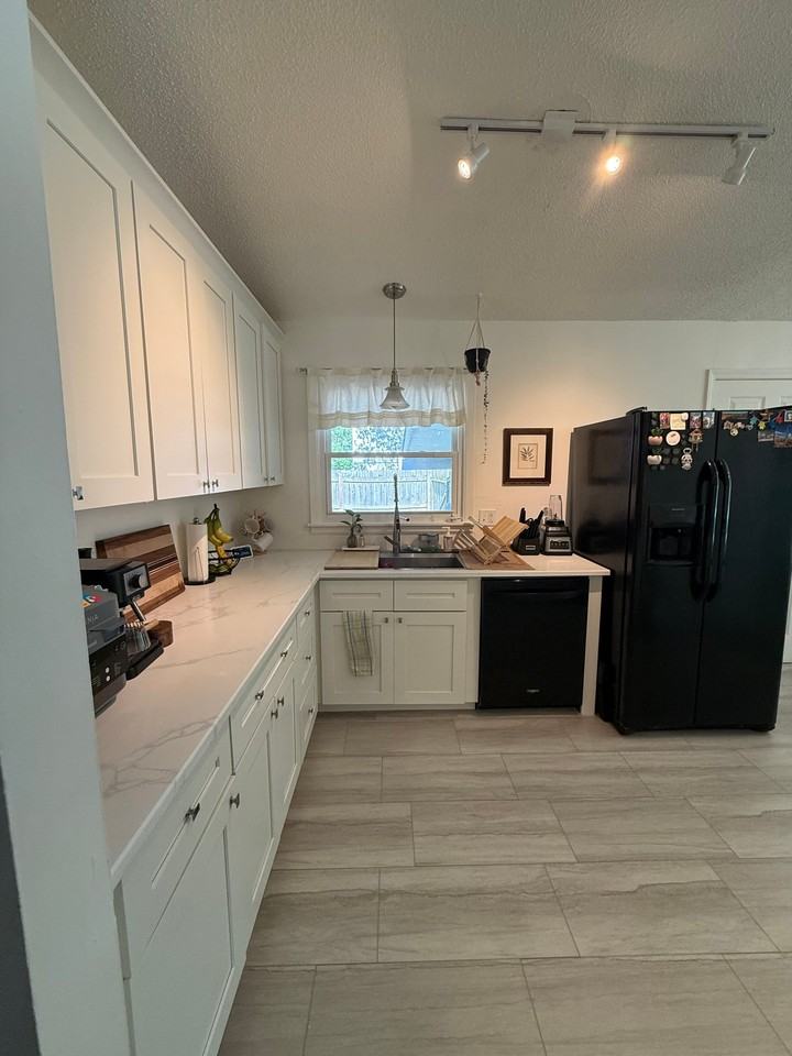 2106 Ne 64th St - Photo 3 of 13