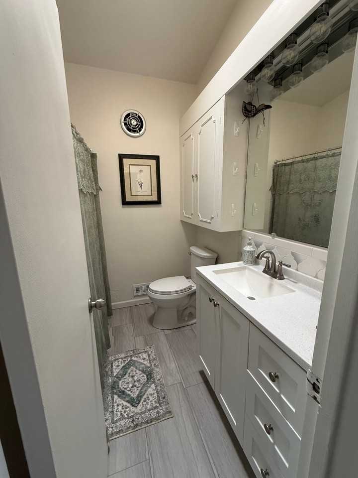 2106 Ne 64th St - Photo 6 of 13
