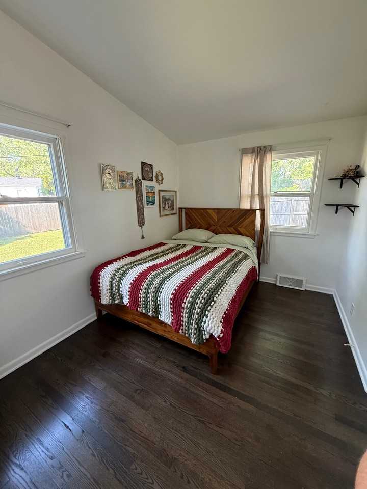 2106 Ne 64th St - Photo 7 of 13