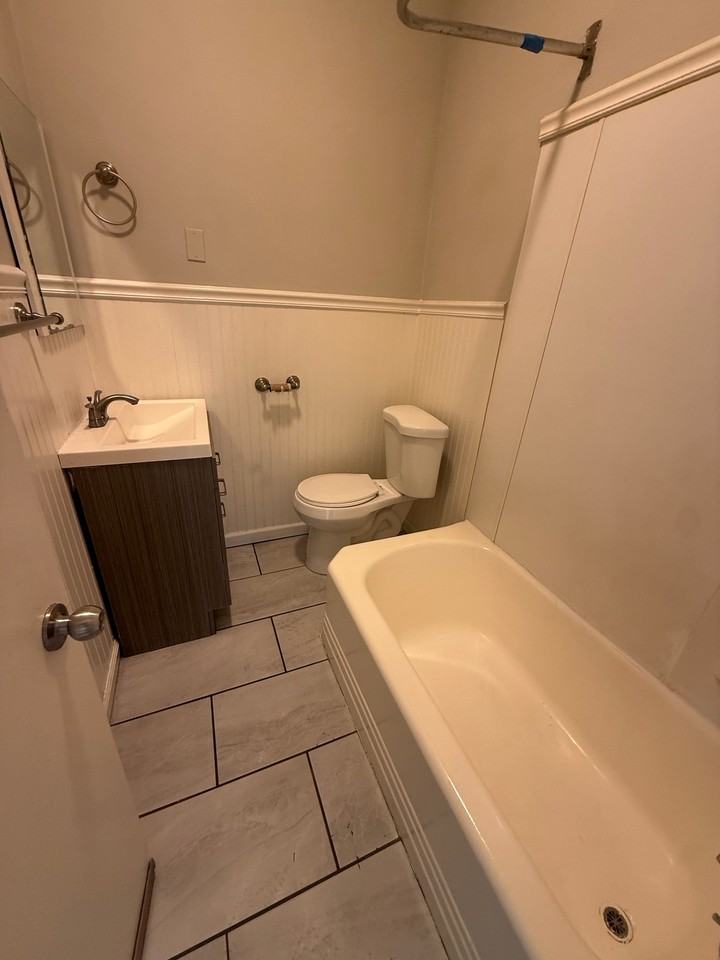 637 Northampton St #6 - Photo 3 of 7