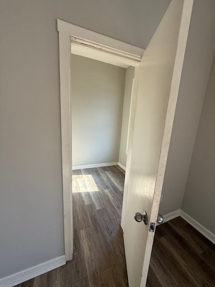 637 Northampton St #6 - Photo 5 of 7
