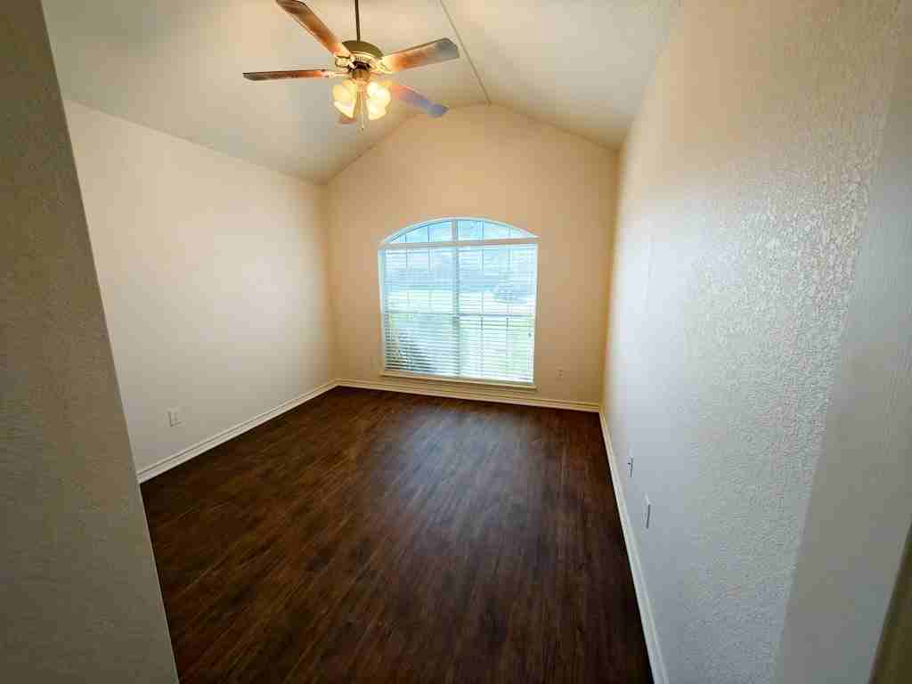5617 Cobalt Ln - Photo 4 of 11