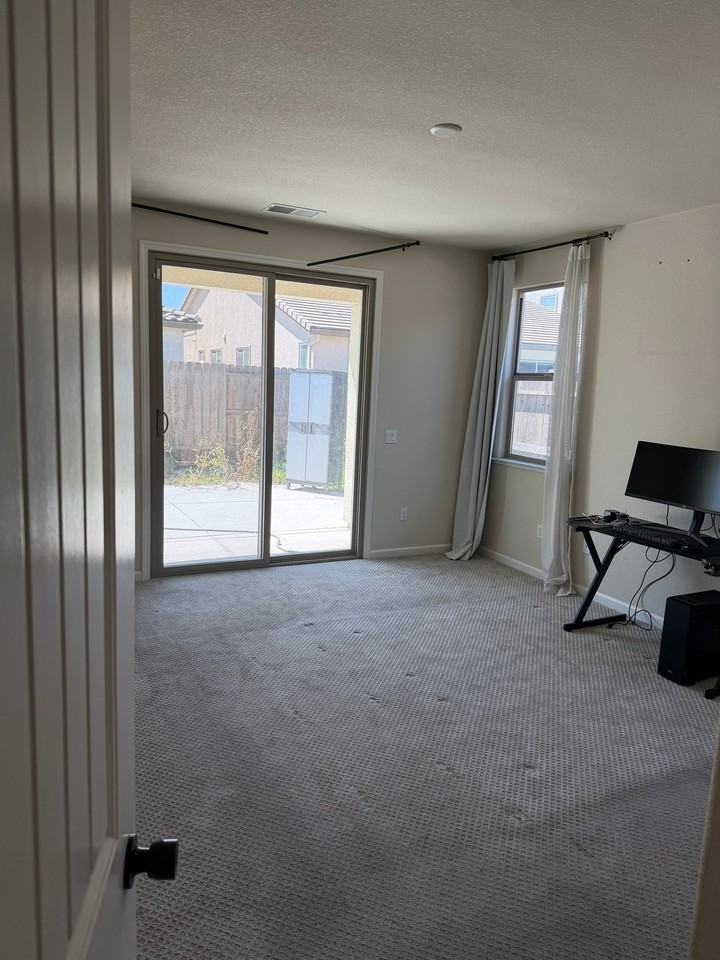 3212 Showcase Way - Photo 2 of 8