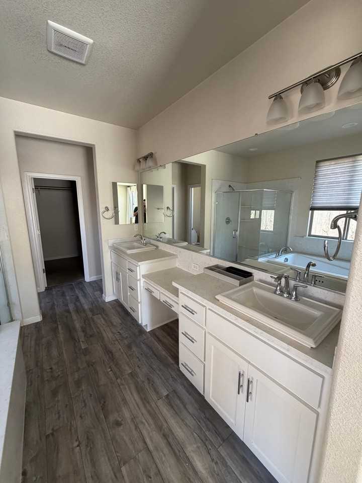 3212 Showcase Way - Photo 4 of 8
