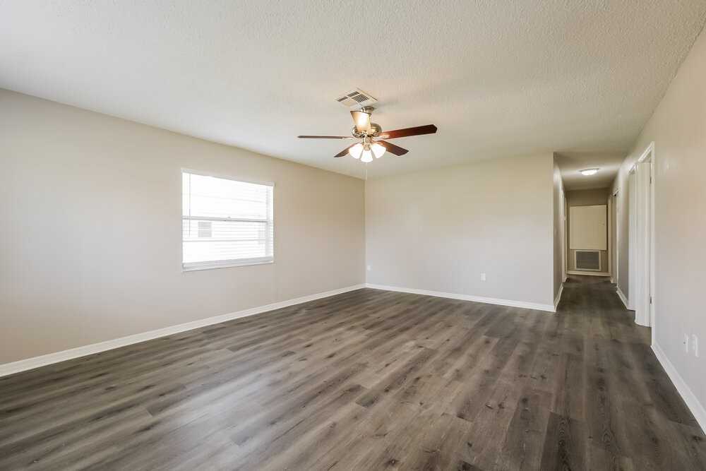 13115 Caribbean Blvd - Photo 3 of 19