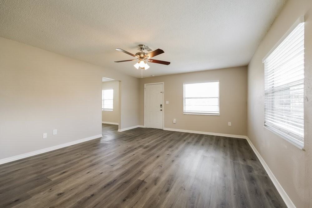 13115 Caribbean Blvd - Photo 5 of 19