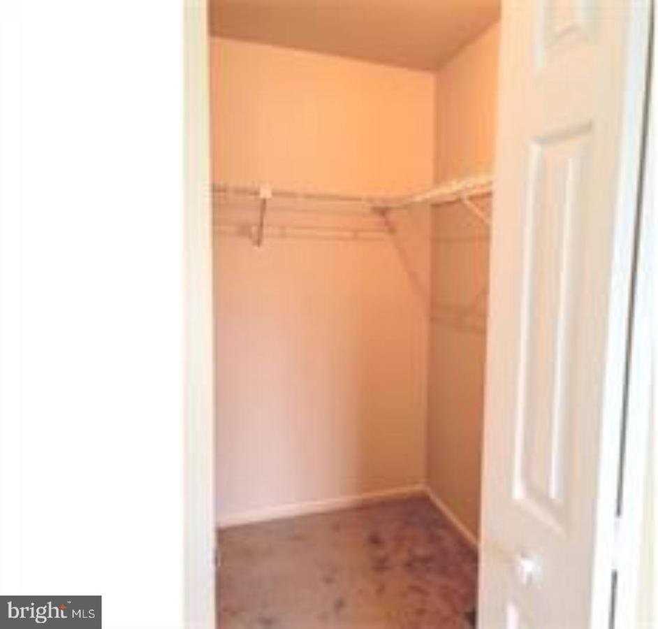 39 Banbury Ct - Photo 4 of 17