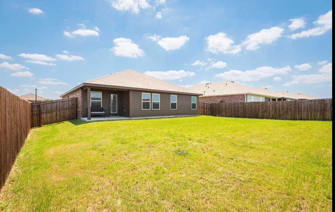 511 Windrow Dr - Photo 3 of 5