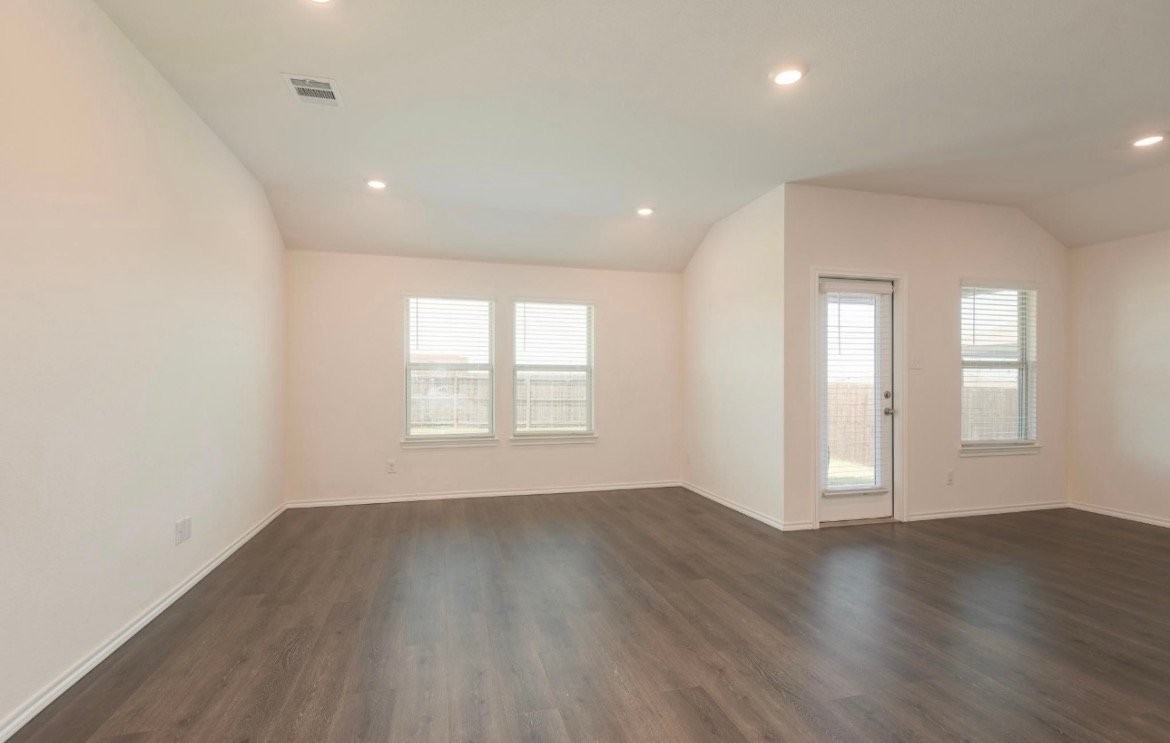 511 Windrow Dr - Photo 4 of 5