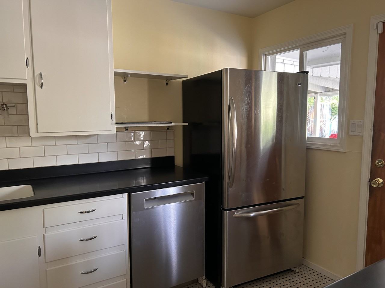 1705 Elmcrest Dr - Photo 4 of 17
