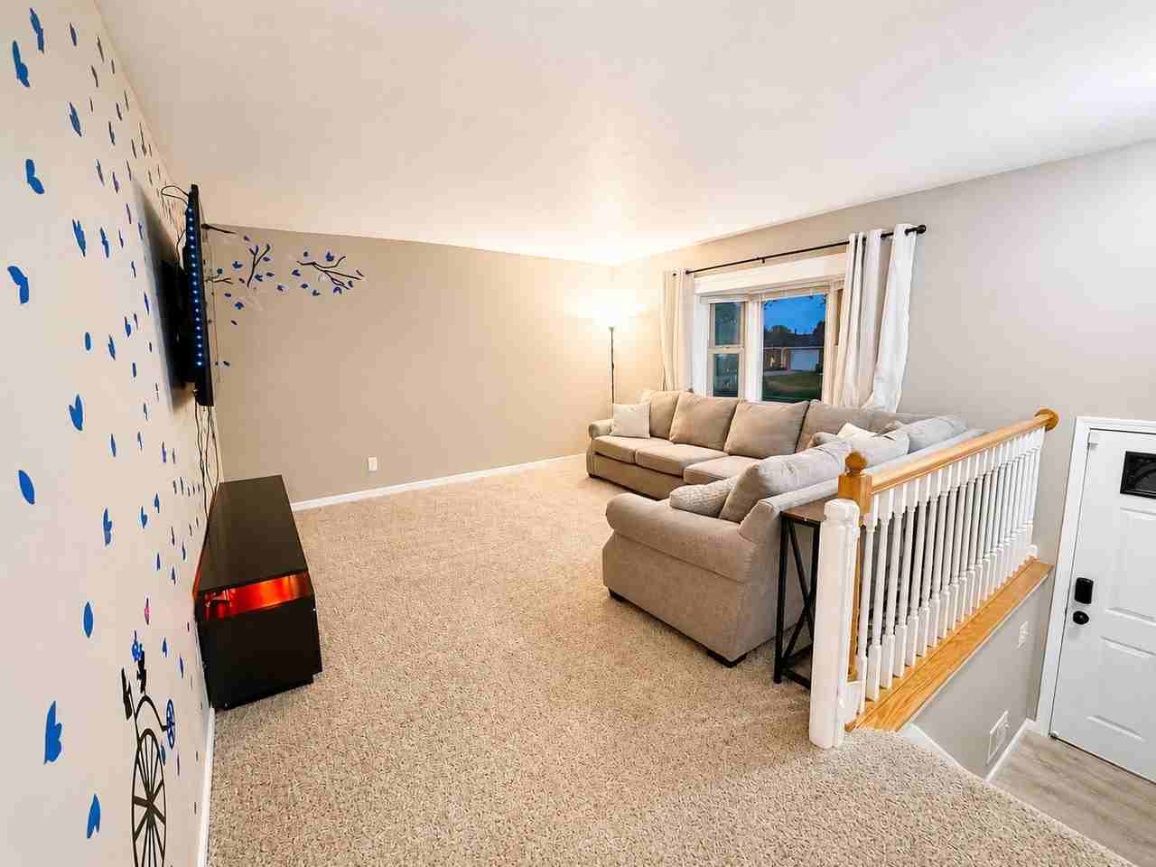 1239 Bellflower Ave - Photo 4 of 23