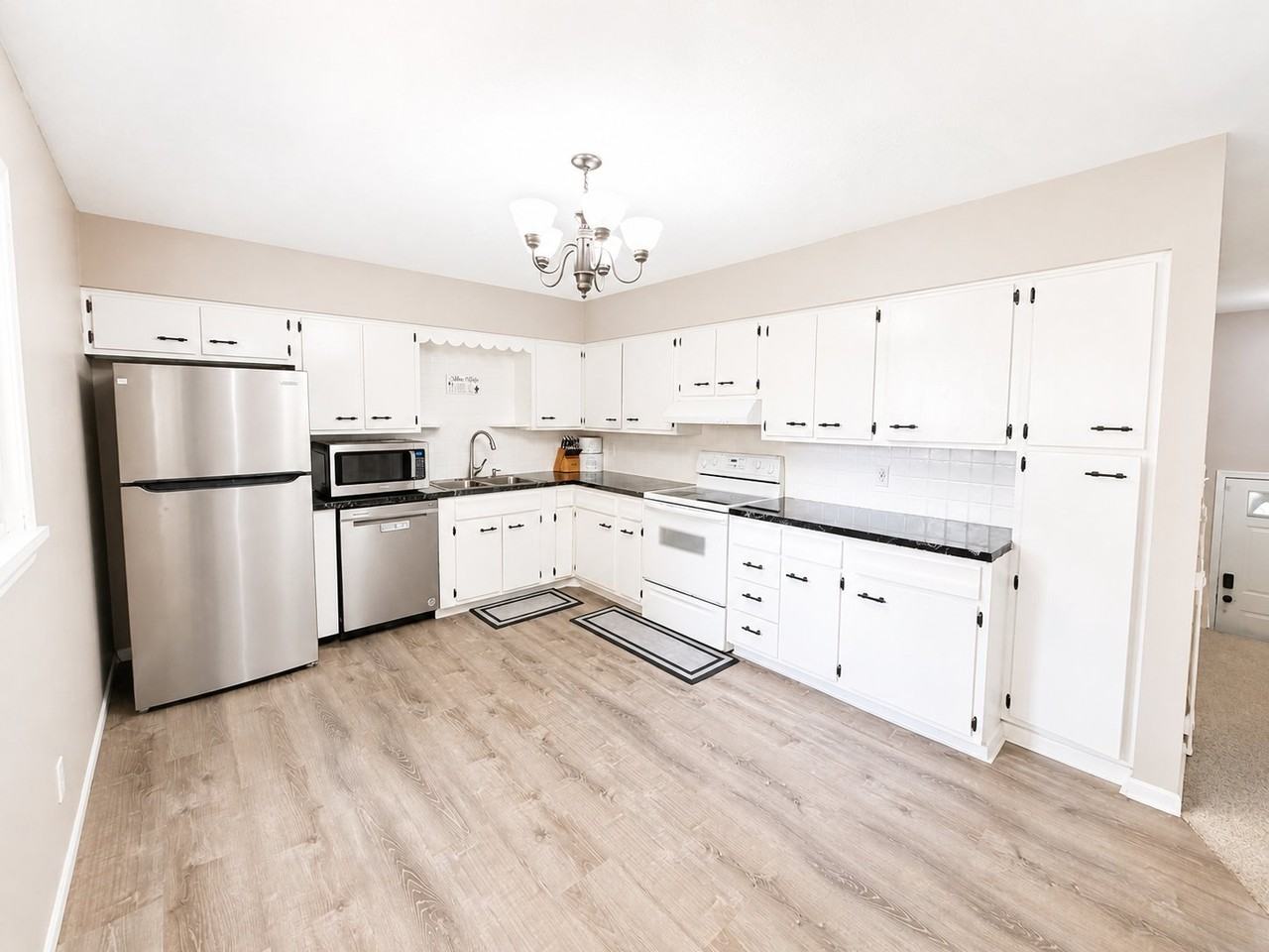 1239 Bellflower Ave - Photo 6 of 23