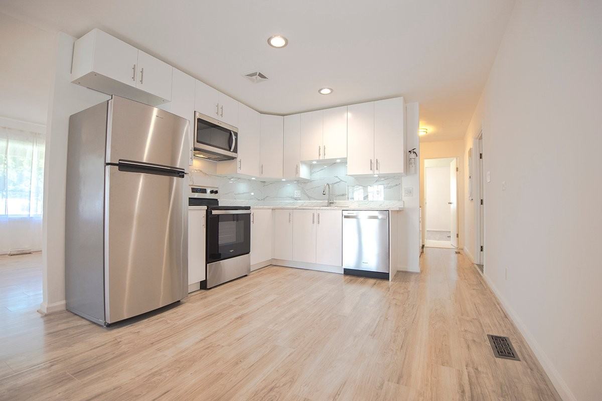 105 N Cypress Rd - Photo 3 of 34