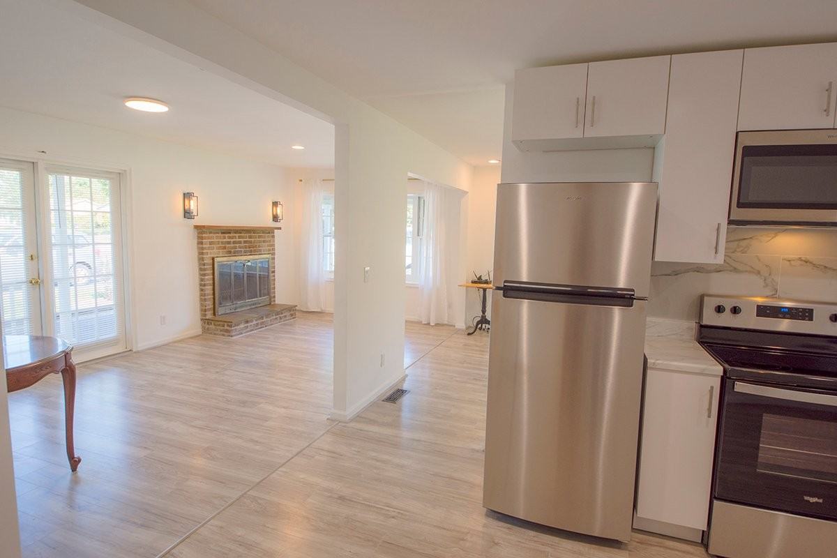 105 N Cypress Rd - Photo 4 of 34