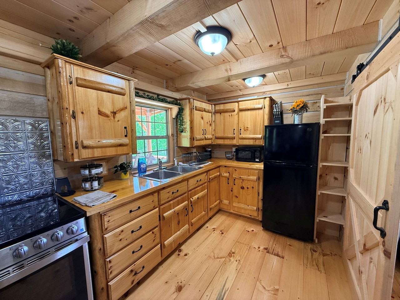 680 Ozee Farm Rd - Photo 2 of 9