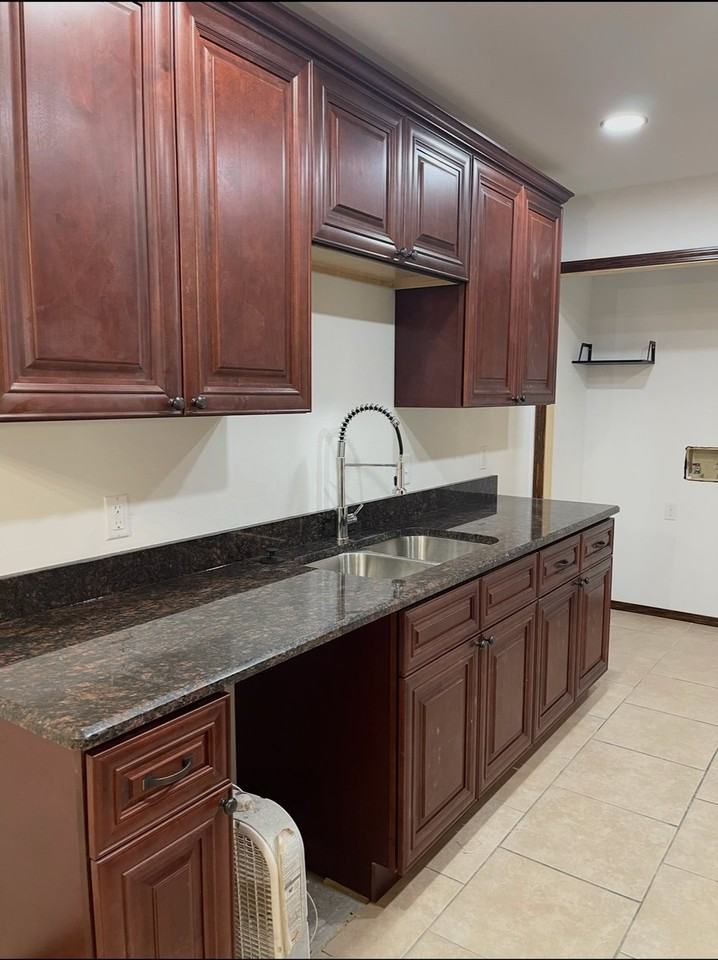 2423 Sw 90th St - Photo 2 of 17