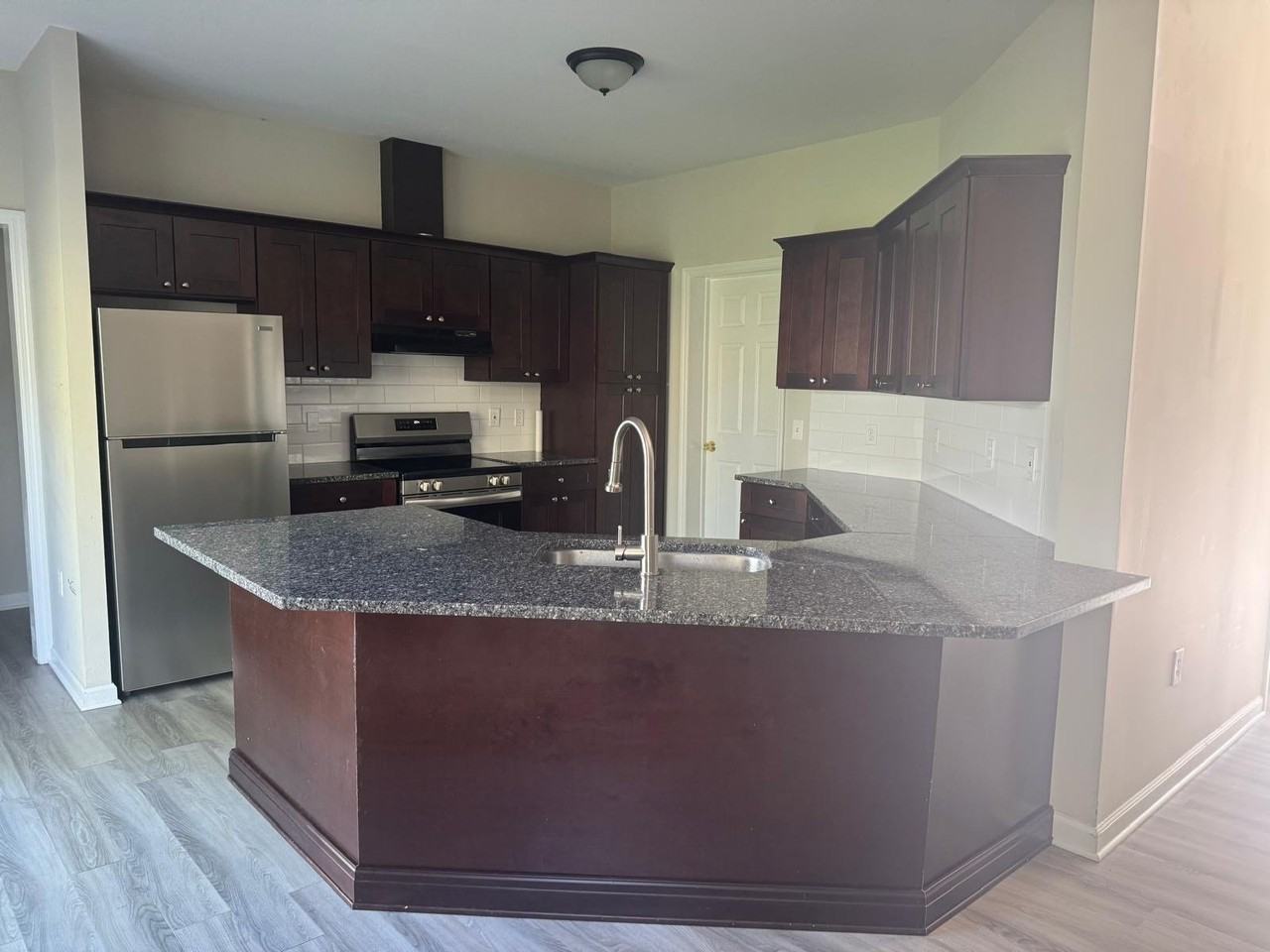 32 Southwind Dr - Photo 2 of 10