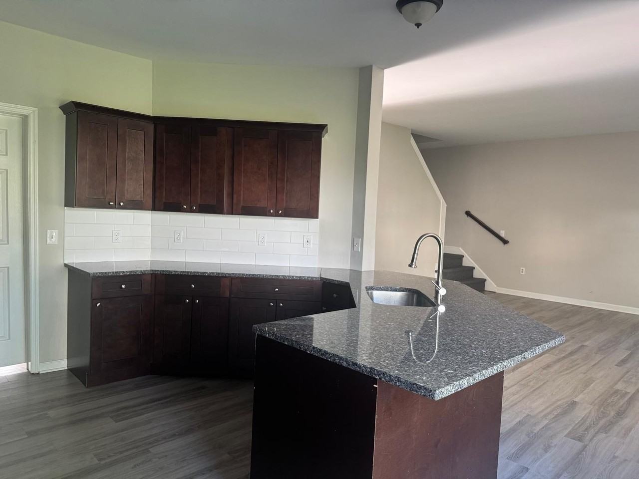 32 Southwind Dr - Photo 3 of 10