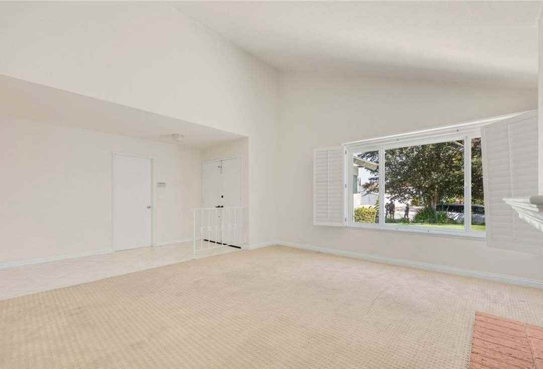 5641 Lynnbrook Plz - Photo 5 of 25