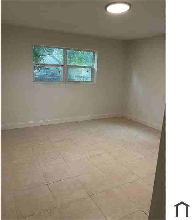 531 21st St #B - Photo 6 of 6