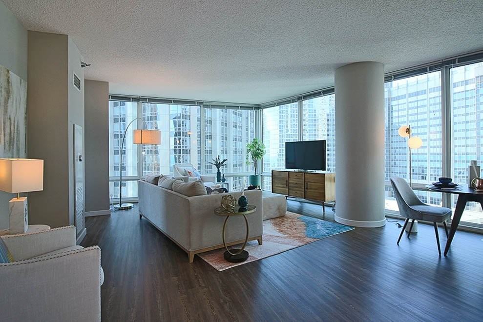 359 E Ohio St - Photo 3 of 17