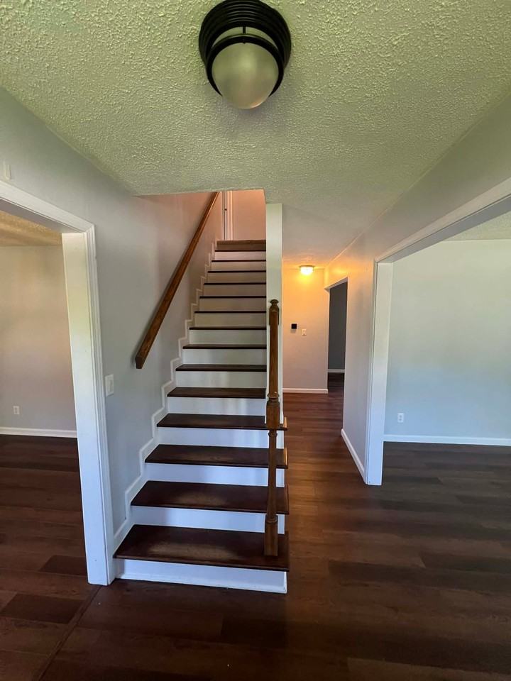 307 Dover Rd - Photo 3 of 14