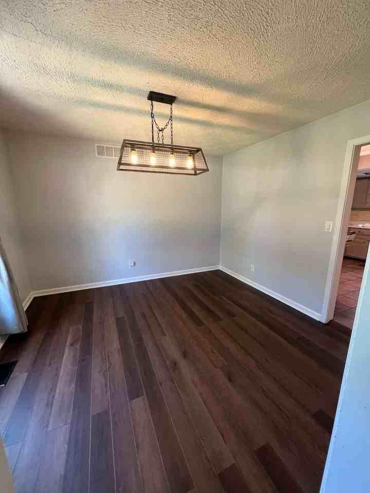 307 Dover Rd - Photo 5 of 14
