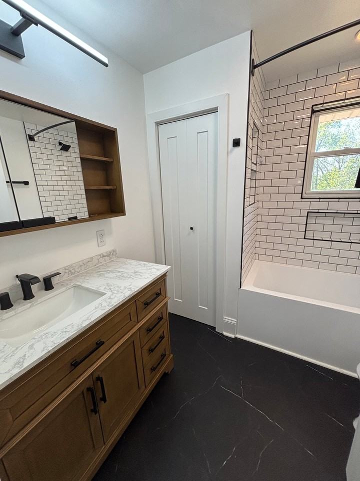 2525 Bethwood Dr - Photo 3 of 19