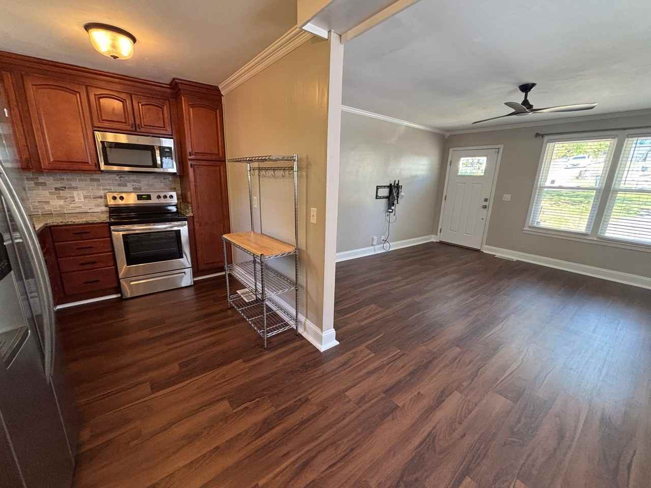 2525 Bethwood Dr - Photo 6 of 19