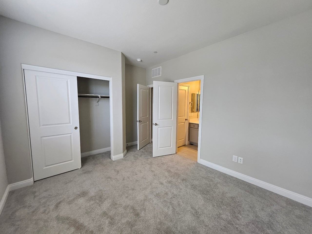 1051 E Sunset Rd - Photo 4 of 18