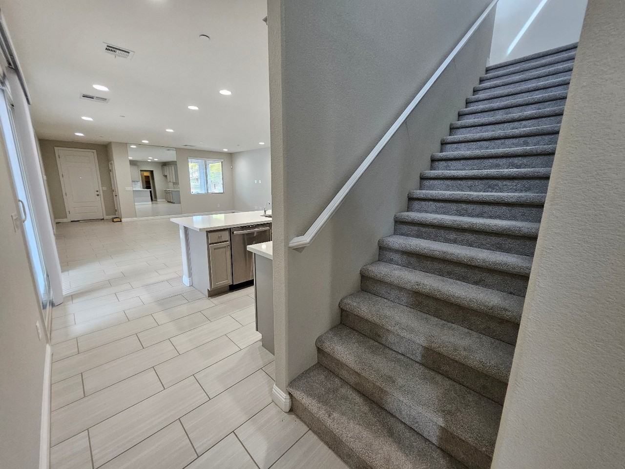 1051 E Sunset Rd - Photo 5 of 18