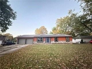 8220 Freeman Ave - Photo 2 of 18