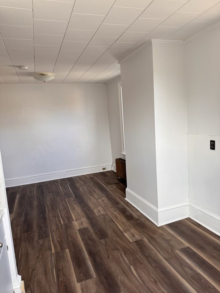 198 Gore Street East - Photo 3 of 28