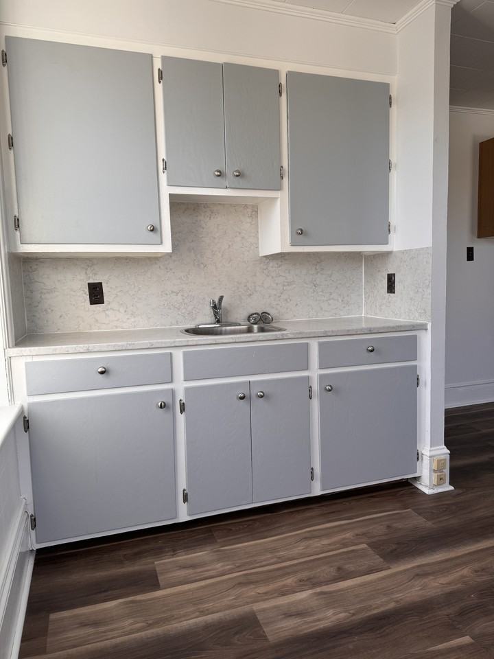 198 Gore Street East - Photo 4 of 28