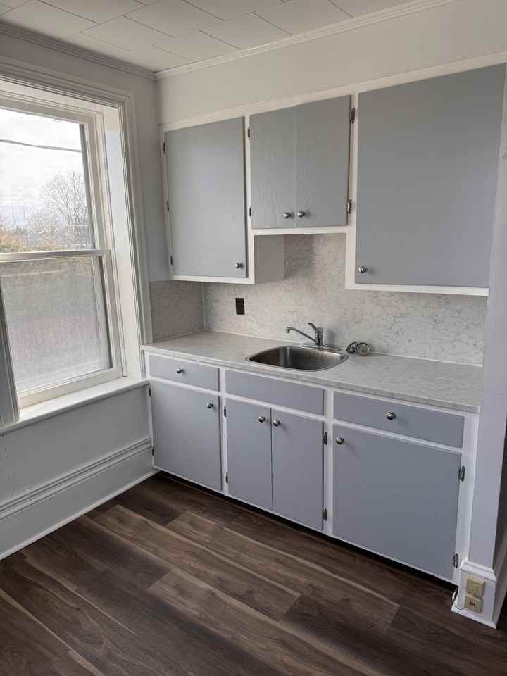 198 Gore Street East - Photo 5 of 28