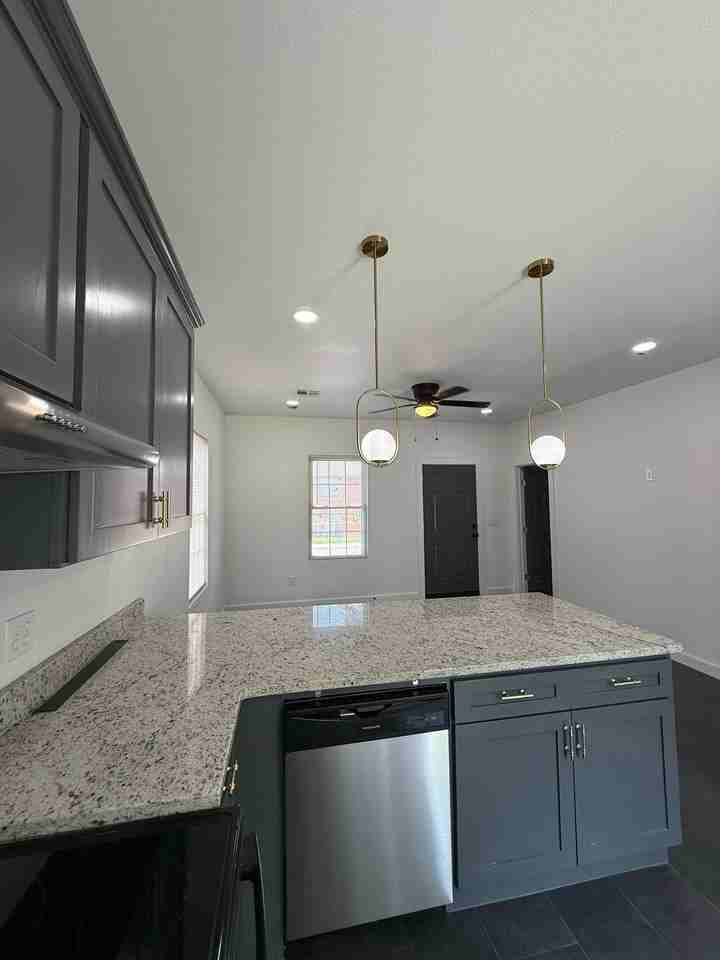 1408 E 13th St - Photo 2 of 9