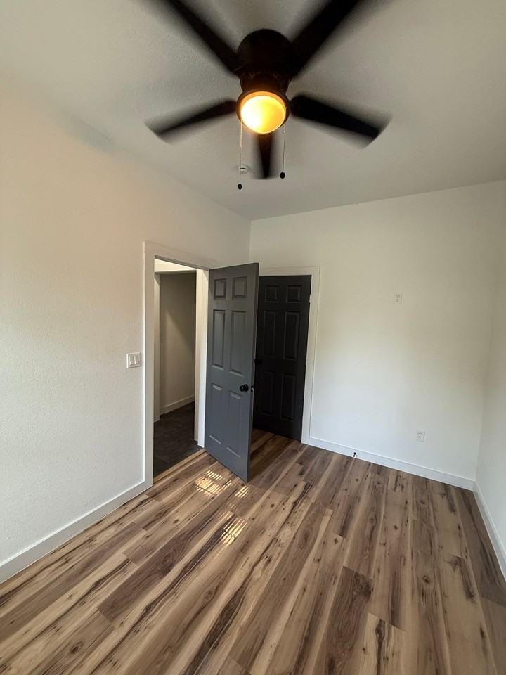 1408 E 13th St - Photo 6 of 9