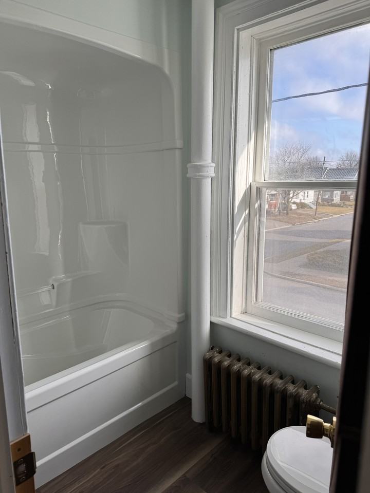 198 Gore Street East - Photo 6 of 28