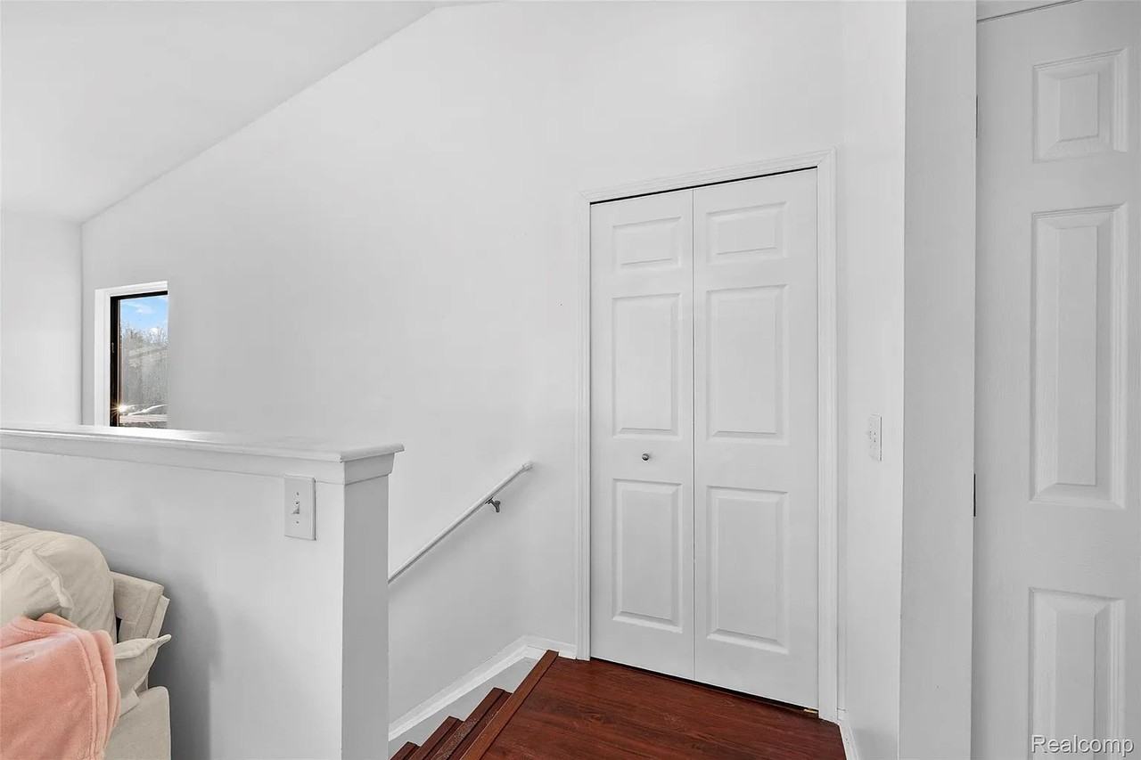 22161 Indian Creek Dr - Photo 7 of 11