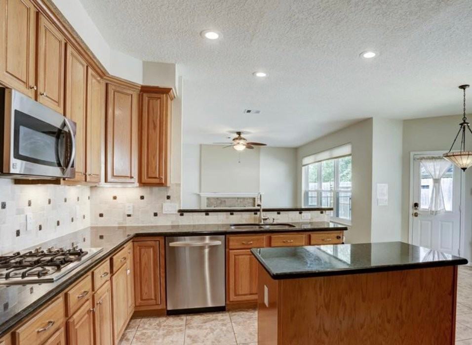 1427 Roundleaf Ct - Photo 4 of 15