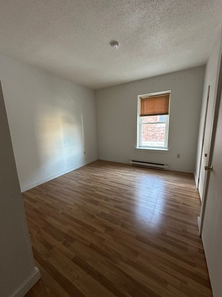 38 W Broad St - Photo 5 of 9