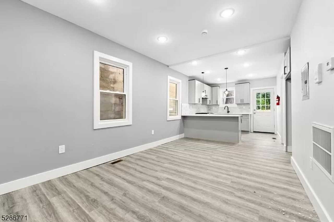654 S 12th St #1 - Photo 2 of 8